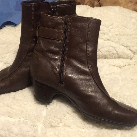 Clark’s EUC Ankle Boot - Picture 2 of 3